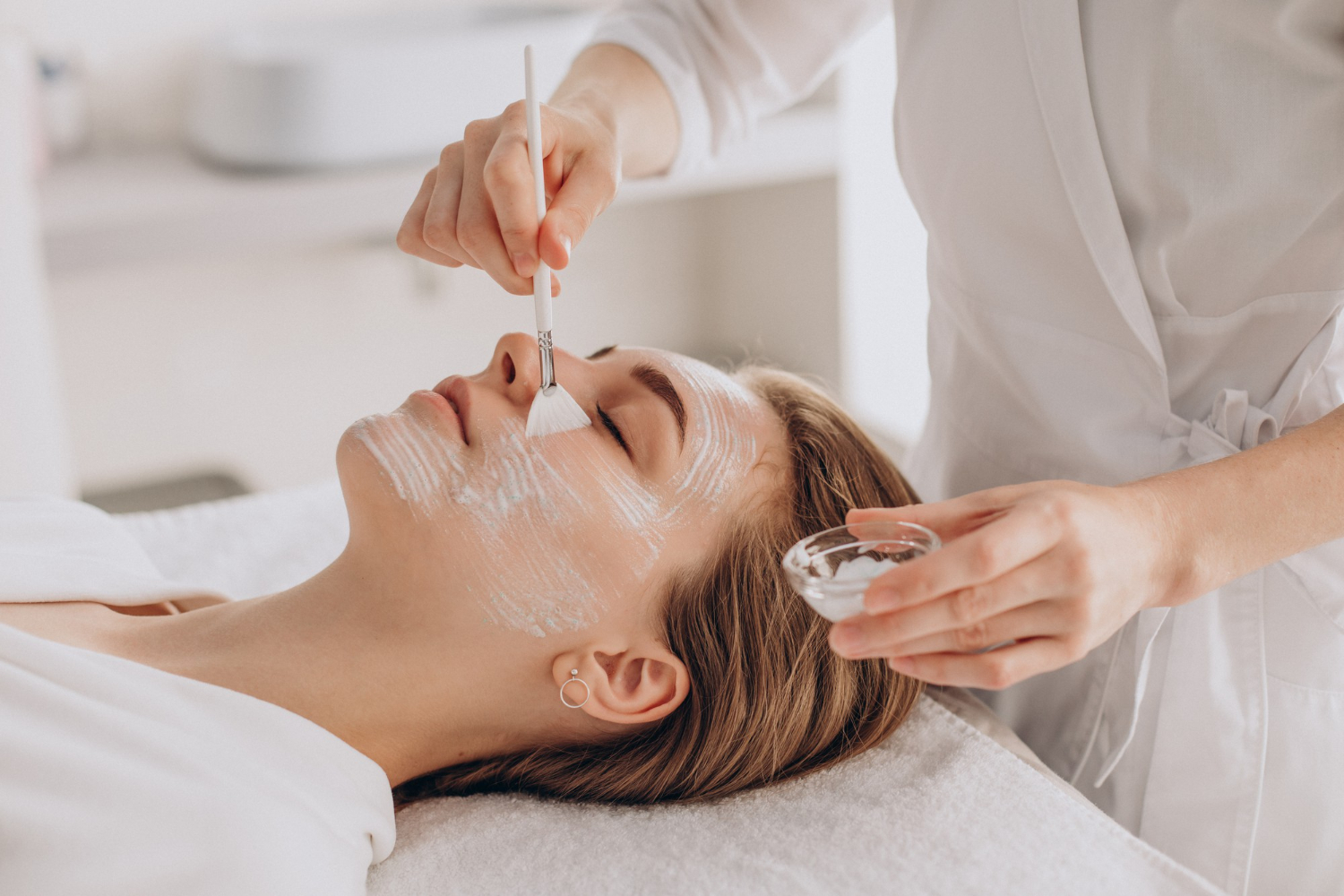 peelingi chemiczne - zabieg u kosmetologa